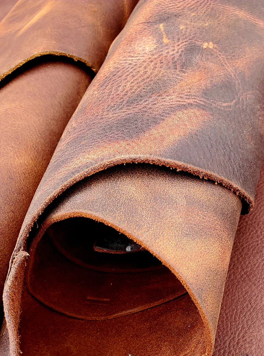 چرم واکس‌خورده یا روغنی  (Pull-Up Leather)